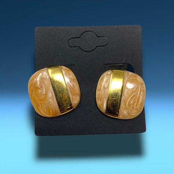 Vintage 1980's Monet Peach Enamel Swirl Gold Square Earrings Modernist Couture - Picture 6 of 6